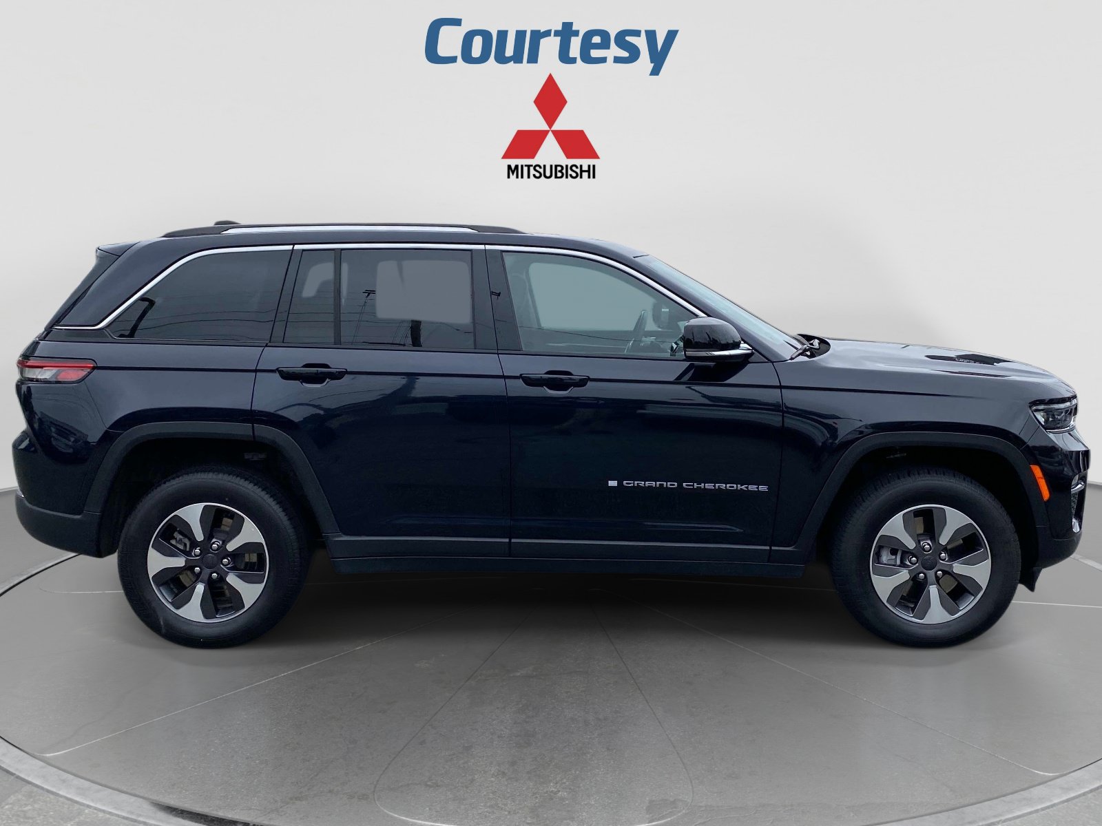 Used 2024 Jeep Grand Cherokee Limited 4xe AWD/4WD image 9