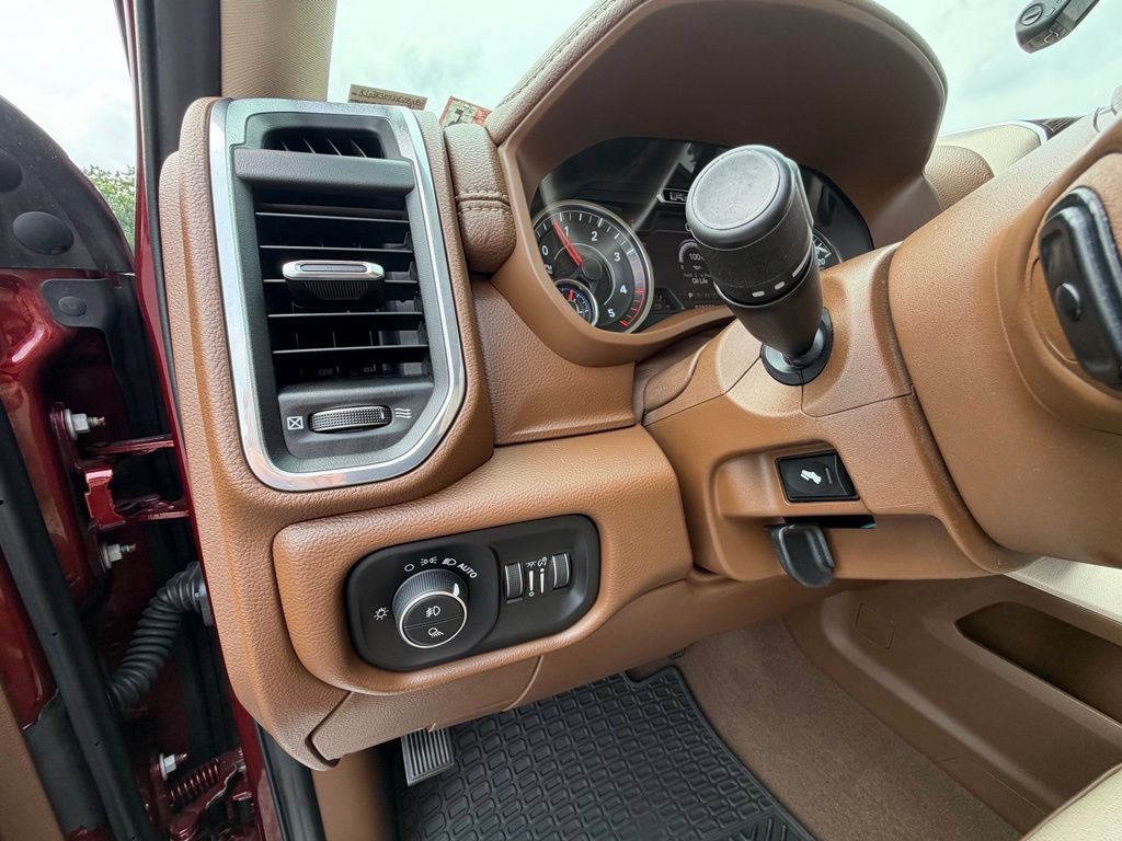 Used 2019 RAM 3500 Laramie AWD/4WD image 3