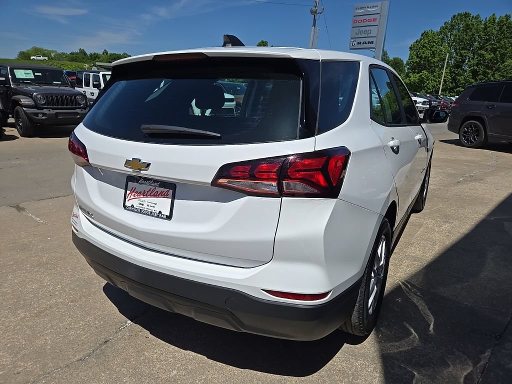 Used 2023 Chevrolet Equinox LS FWD image 11