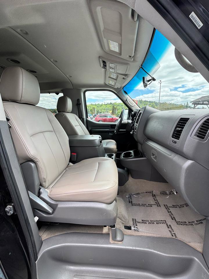 Used 2017 Nissan NV 3500 SL RWD image 28