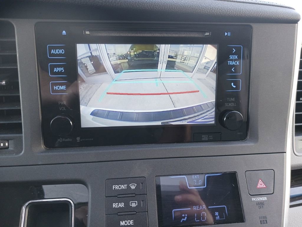 Used 2015 Toyota Sienna XLE Premium image 7