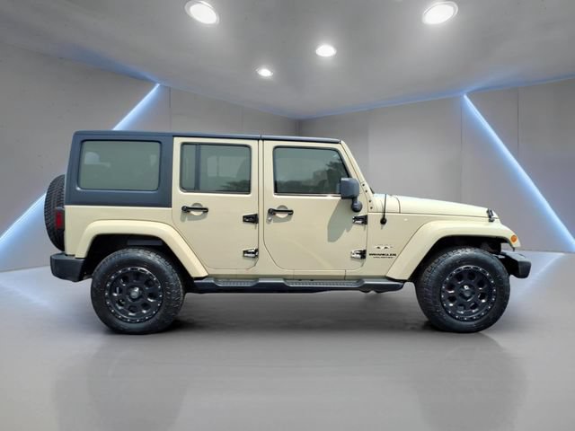 Used 2016 Jeep Wrangler Unlimited Sahara w/ Connectivity Group AWD/4WD image 17