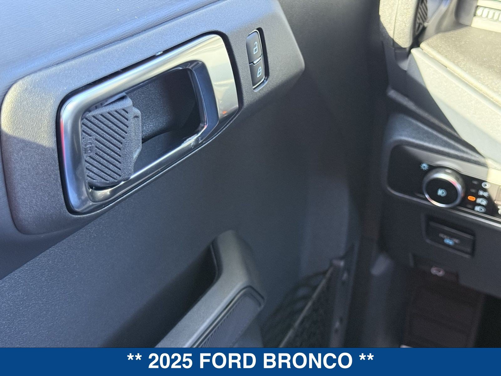 Used 2025 Ford Bronco Badlands AWD/4WD image 39