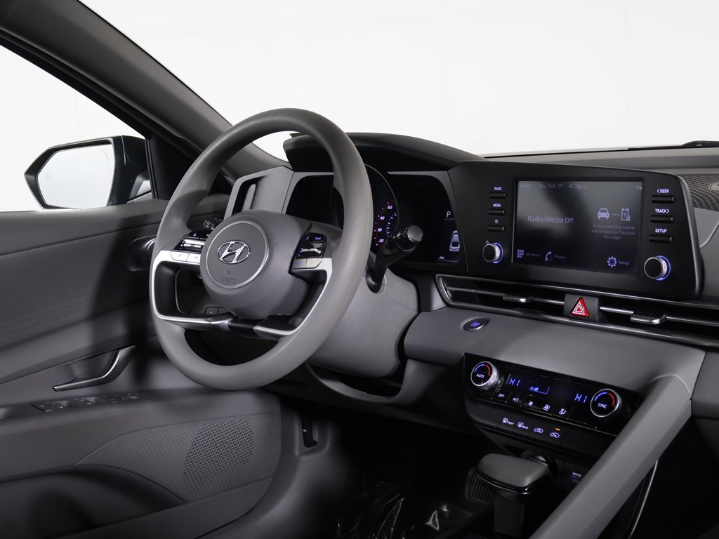 Used 2023 Hyundai Elantra SEL w/ Preferred Accessory Package image 29