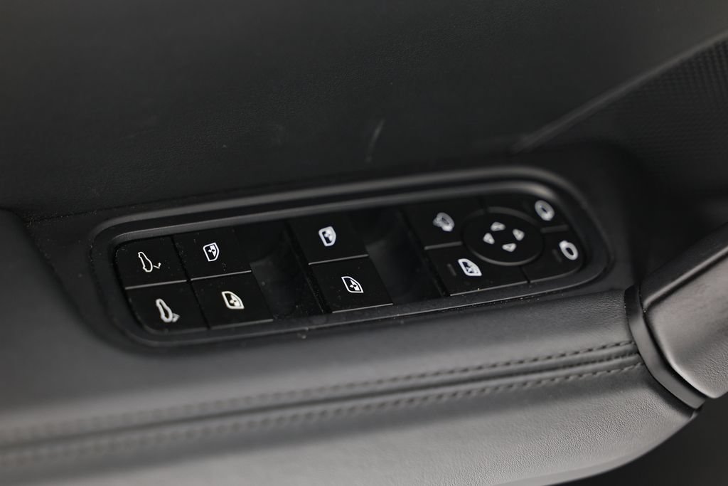 Certified 2025 Porsche Cayenne GTS AWD/4WD image 20