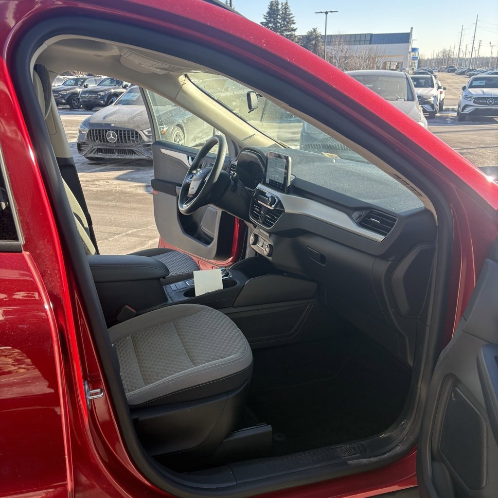Used 2020 Ford Escape SE image 21