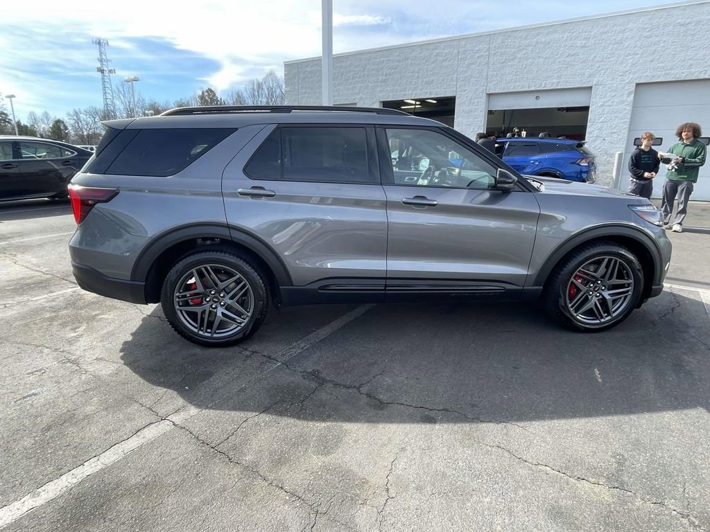 Used 2025 Ford Explorer ST w/ Sun And Sound Package image 12