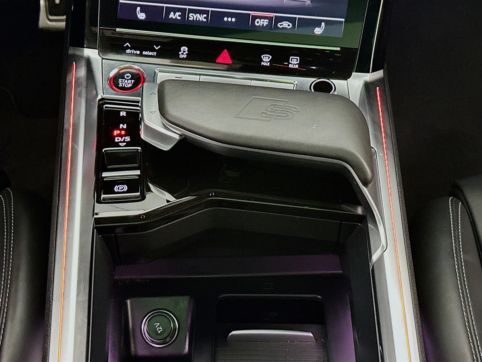 Used 2024 Audi SQ8 e-tron Premium Plus w/ Black Optic Package image 14