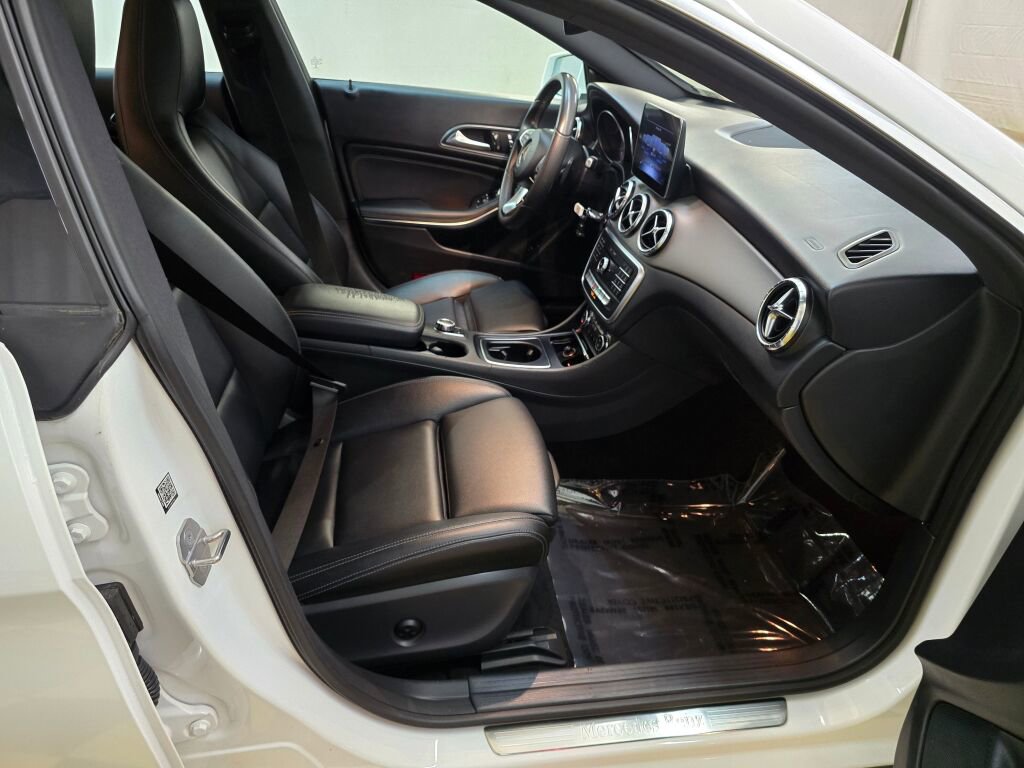 Used 2018 Mercedes-Benz CLA 250 image 11