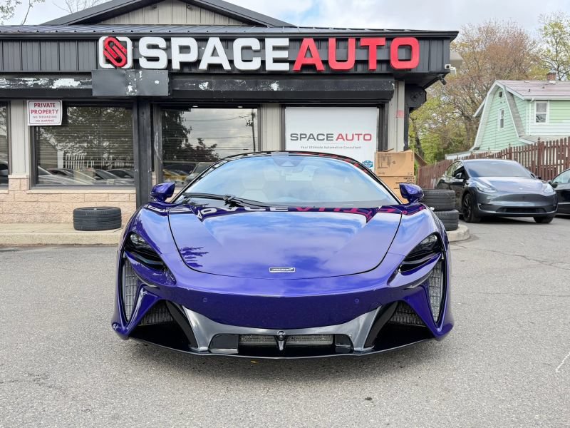 Used 2023 McLaren Artura RWD image 4