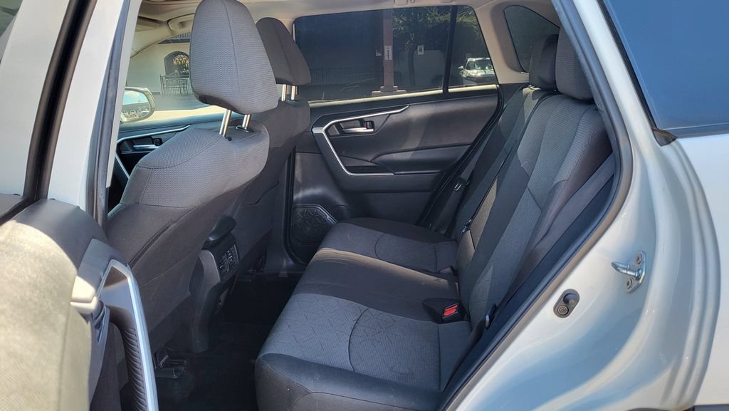 Used 2021 Toyota RAV4 XLE w/ Convenience Package FWD image 25