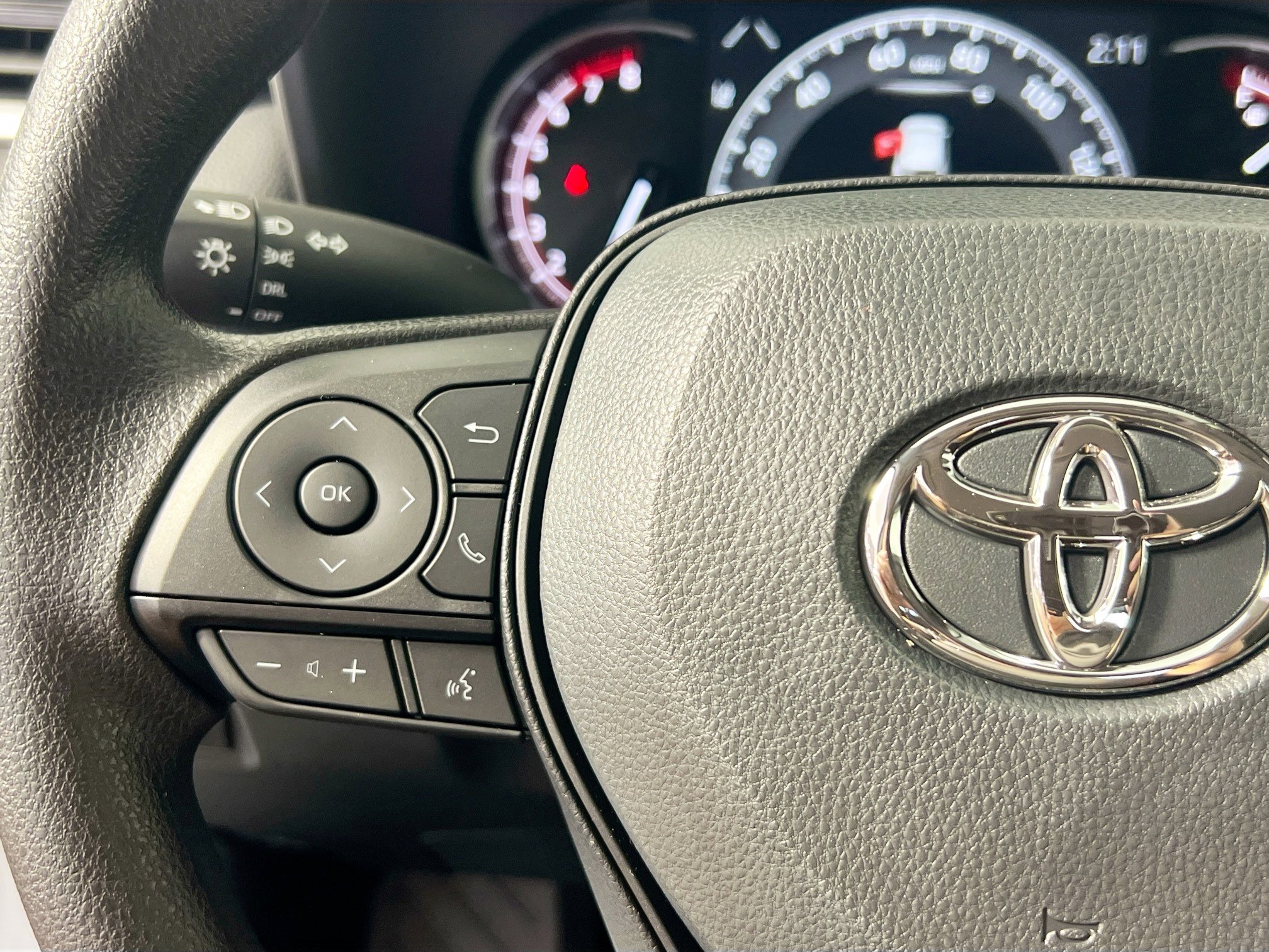 New 2025 Toyota RAV4 LE FWD image 18