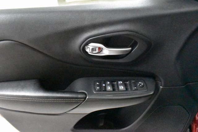 Used 2015 Jeep Cherokee Limited image 19