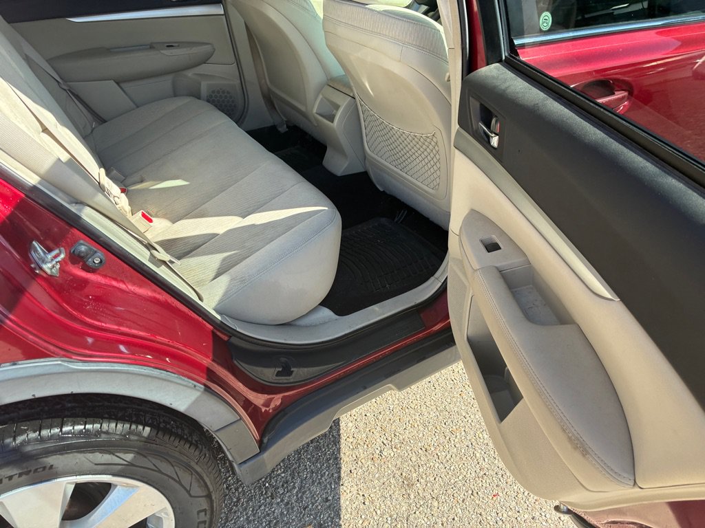 Used 2011 Subaru Outback 2.5i Premium w/ All-Weather Pkg AWD/4WD image 11
