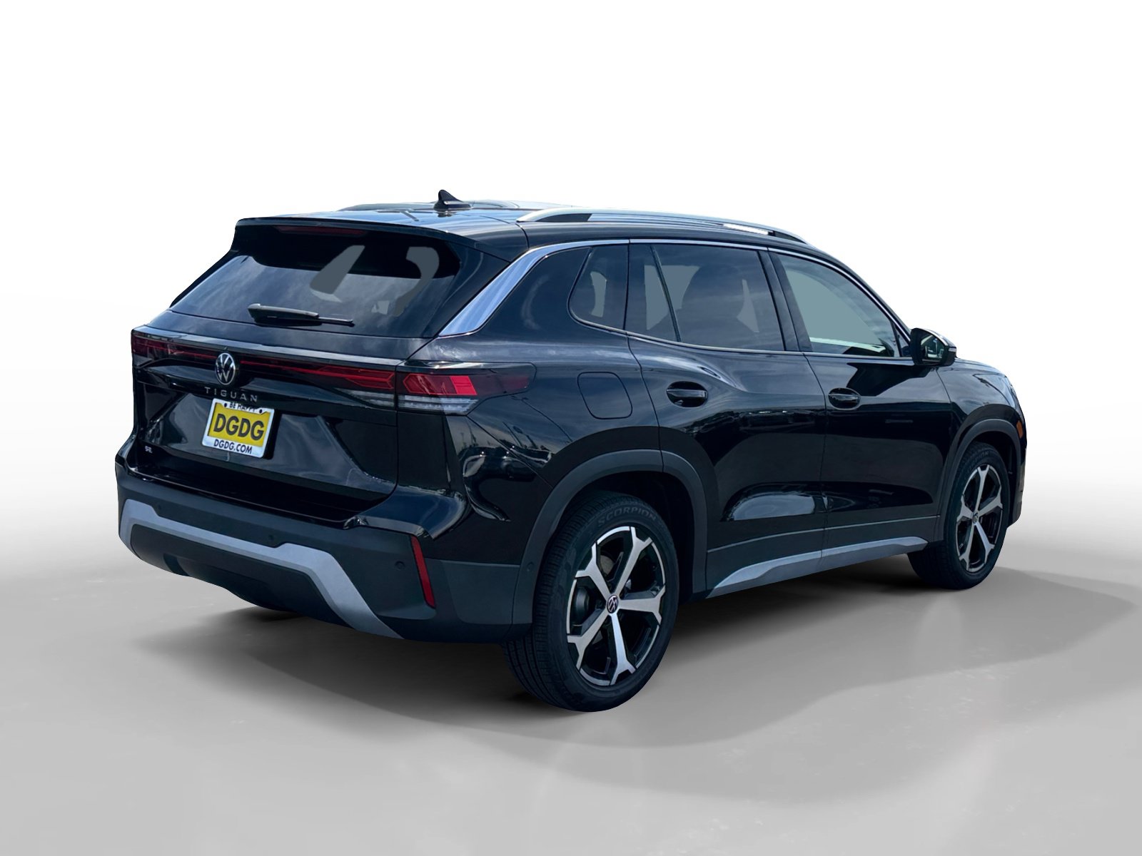 New 2026 Volkswagen Tiguan SE FWD image 5
