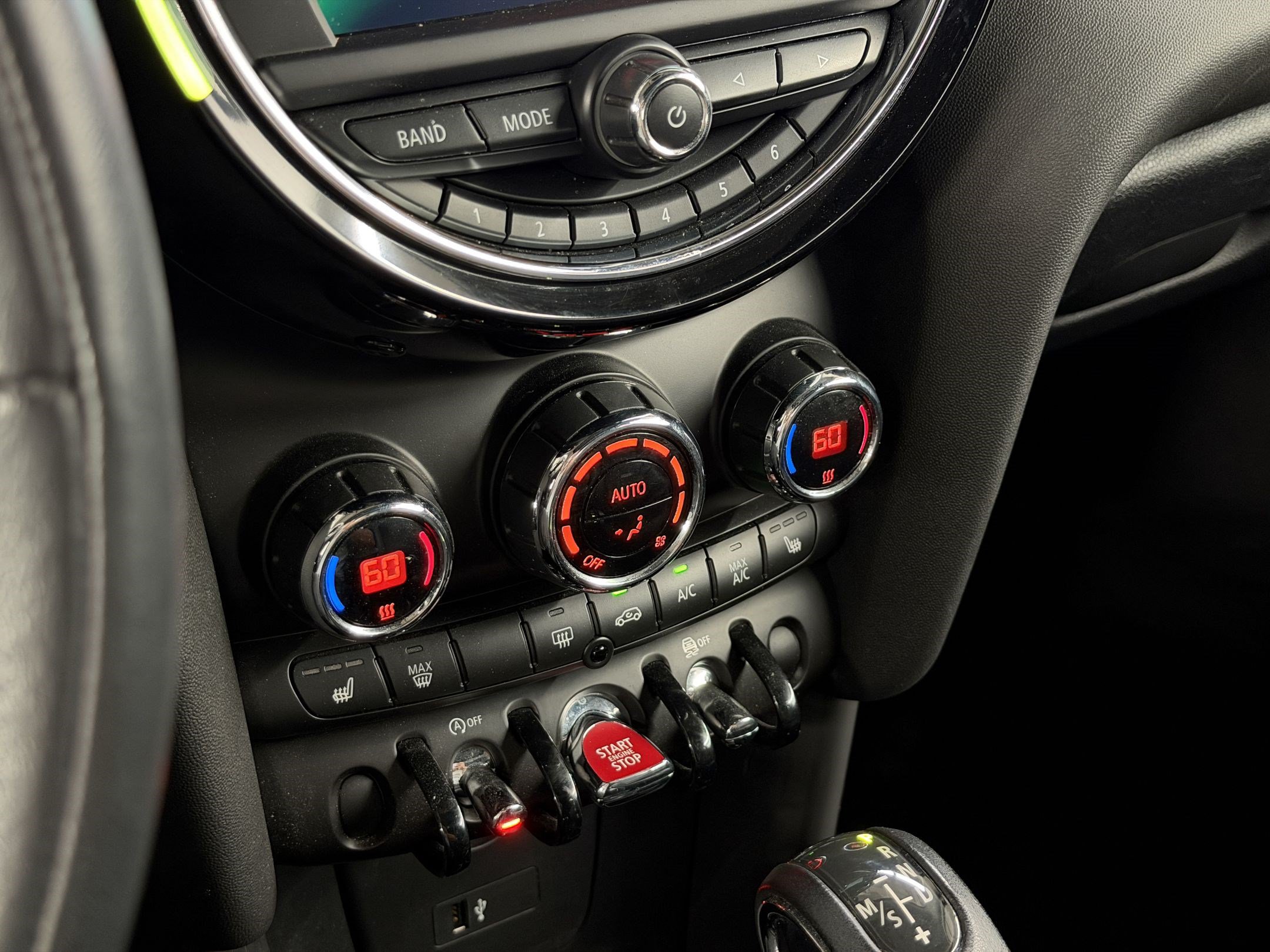 Used 2019 MINI Cooper 2-Door Hardtop w/ Signature Upholstery Package FWD image 17