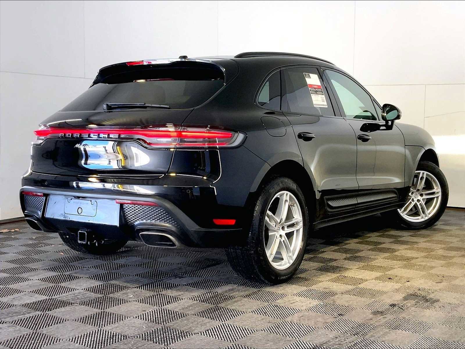 Certified 2023 Porsche Macan image 7