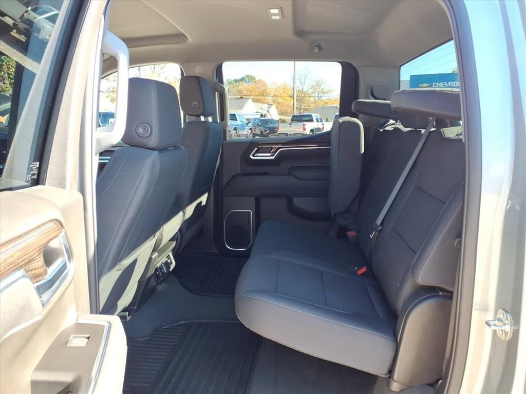 Used 2025 Chevrolet Silverado 1500 LT image 11