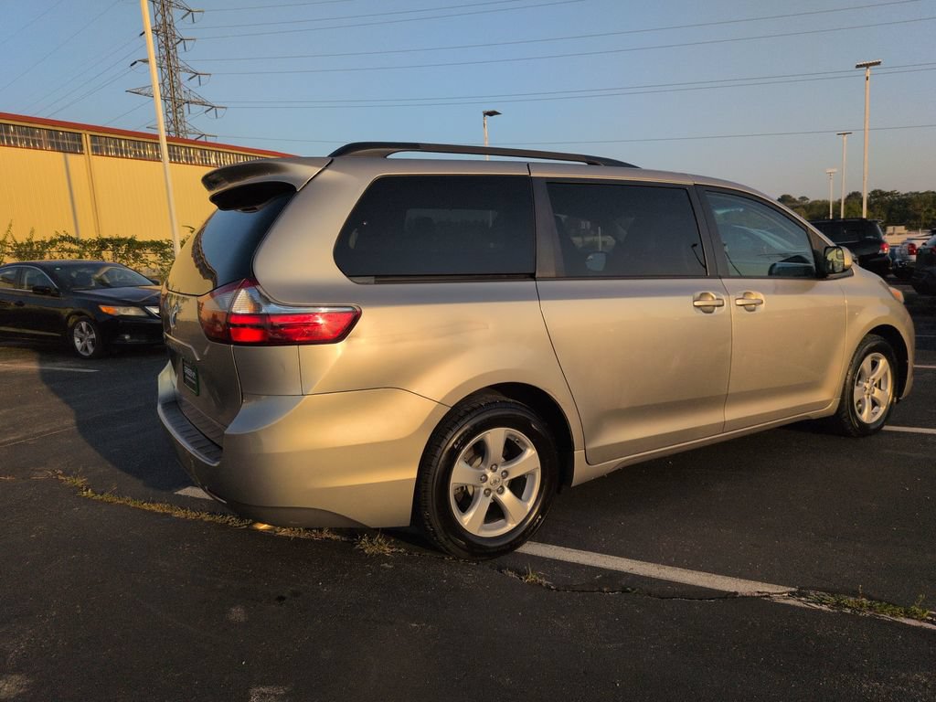 Used 2015 Toyota Sienna LE FWD image 6