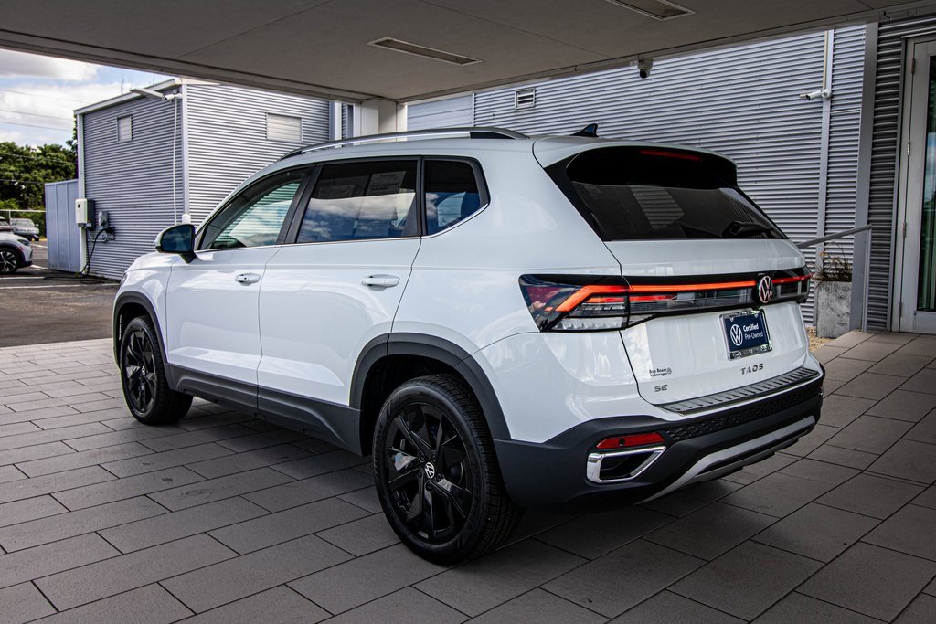 Certified 2025 Volkswagen Taos SE w/ Black Wheel Package image 12