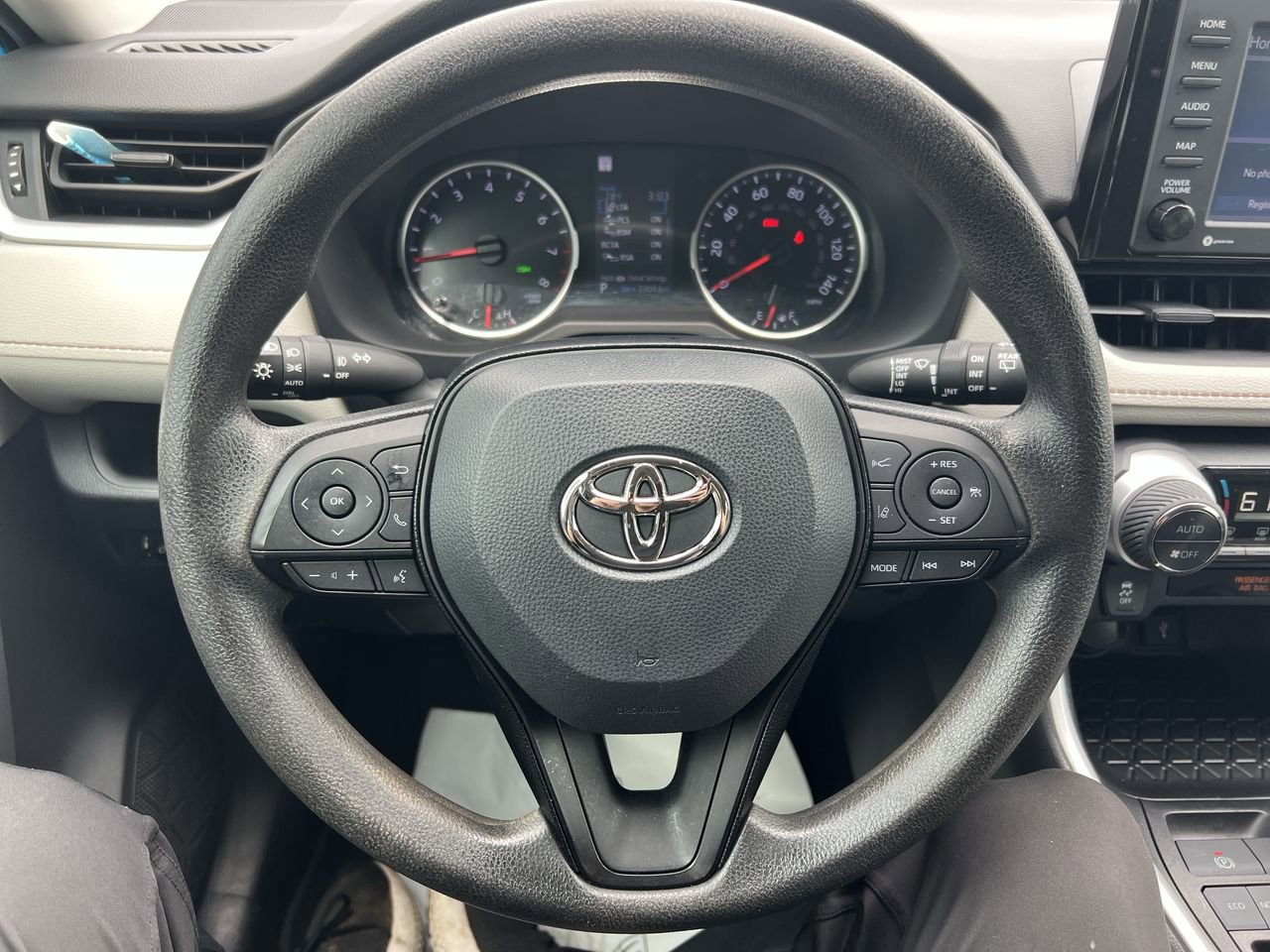 Used 2021 Toyota RAV4 XLE w/ Convenience Package FWD image 18