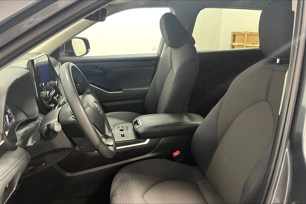 Used 2023 Toyota Highlander L image 33
