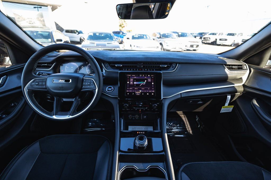 New 2025 Jeep Grand Cherokee L Altitude image 21