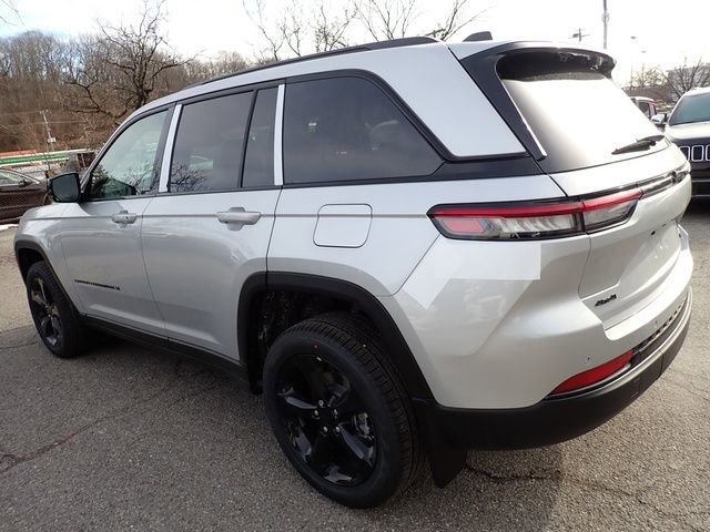 New 2025 Jeep Grand Cherokee Limited w/ Black Appearance Package image 3