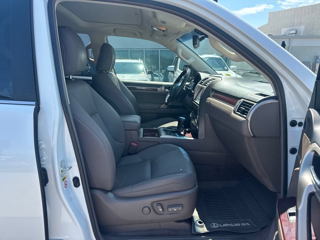 Used 2019 Lexus GX 460 AWD/4WD image 14