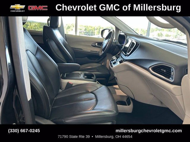 Used 2023 Chrysler Pacifica Touring-L FWD image 33