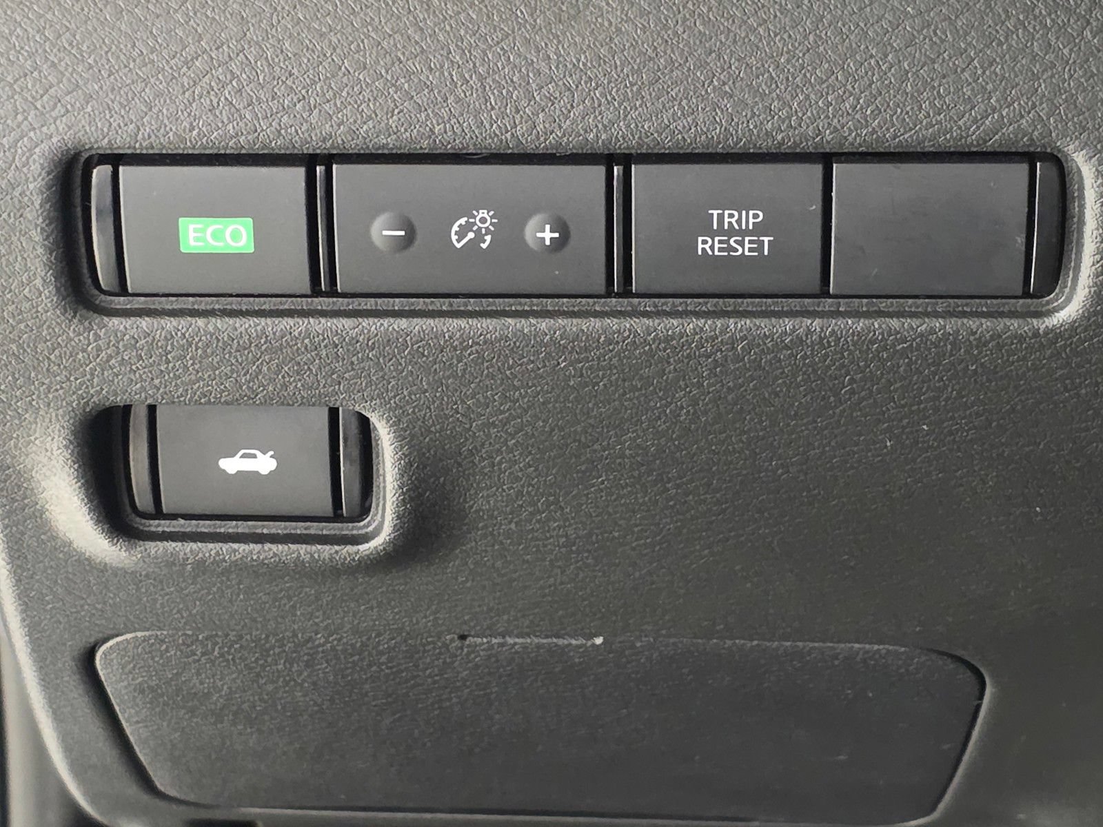 Used 2024 Nissan Sentra SV FWD image 32