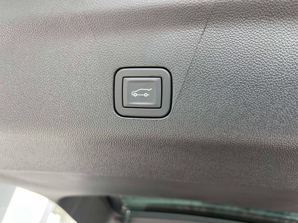 New 2026 GMC Yukon XL AT4 w/ AT4 Premium Package AWD/4WD image 19