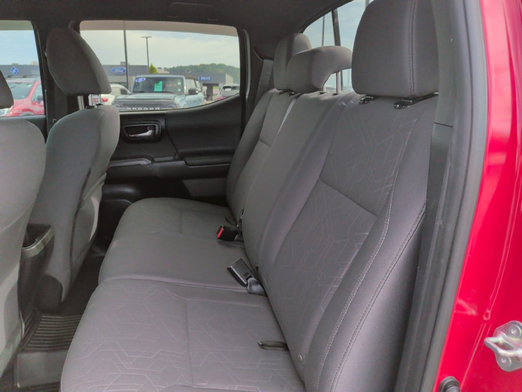 Used 2019 Toyota Tacoma TRD Sport AWD/4WD image 15