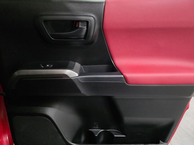 Used 2022 Toyota Tacoma SR5 w/ Technology Package image 12