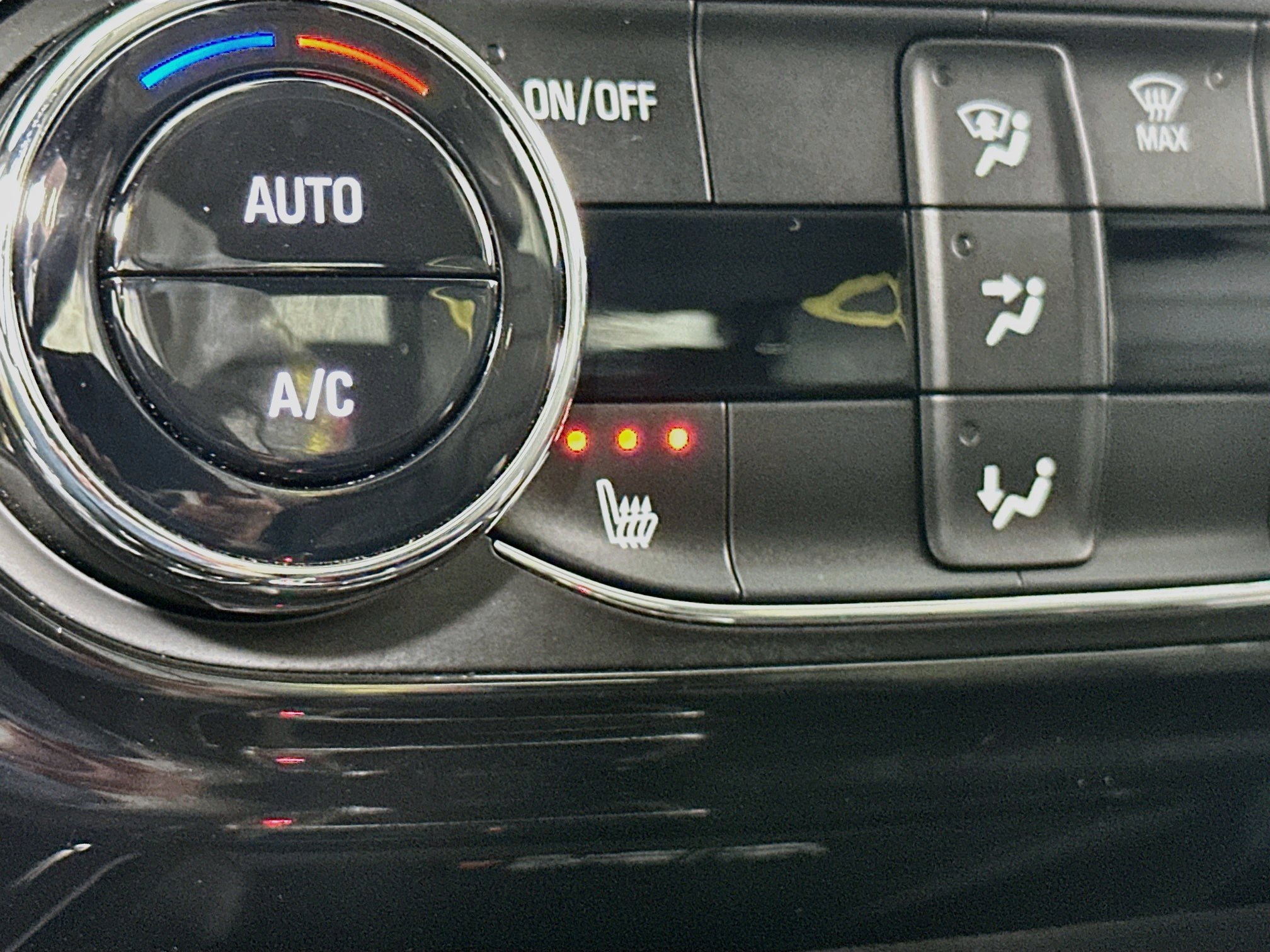 Used 2025 Chevrolet Trax ACTIV w/ Sunroof Package FWD image 19