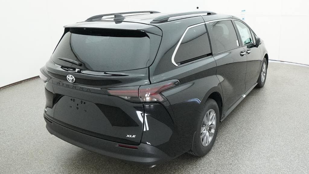 New 2026 Toyota Sienna XLE FWD image 8