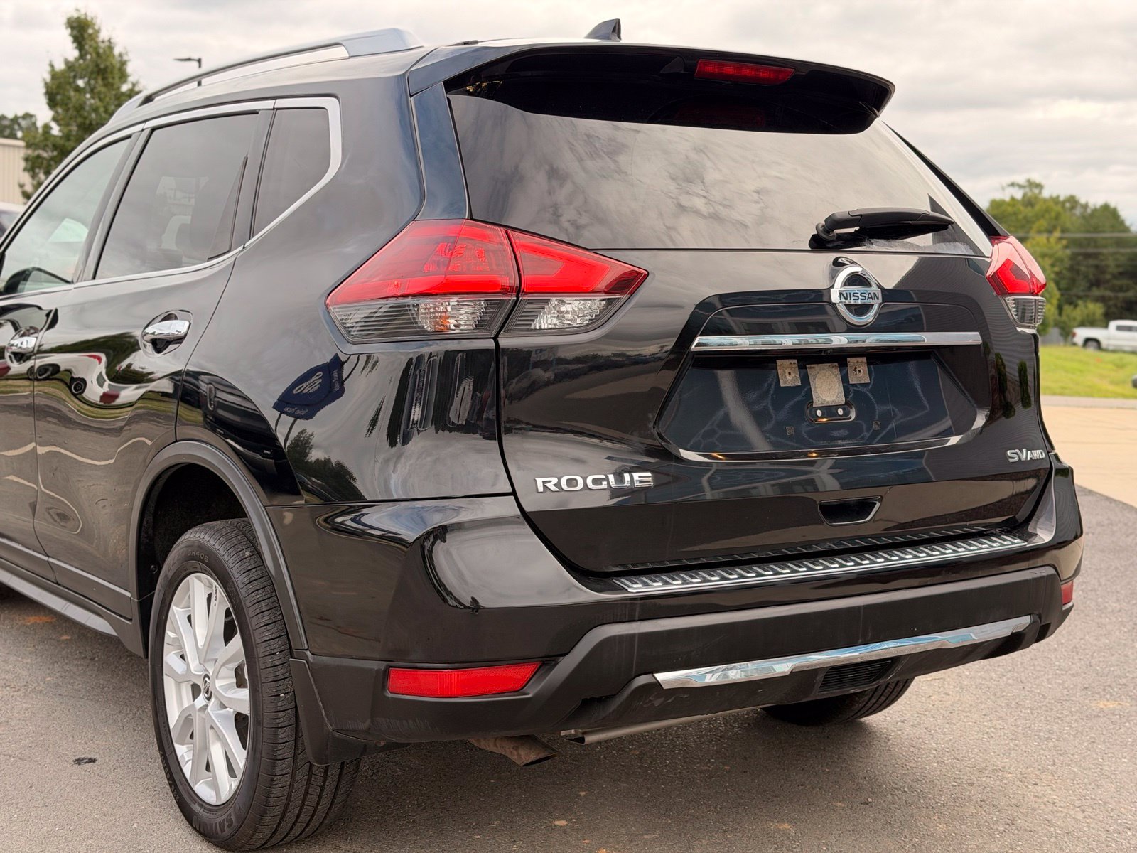 Used 2018 Nissan Rogue SV w/ Premium Package AWD/4WD image 11