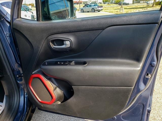 Used 2023 Jeep Renegade Trailhawk image 30