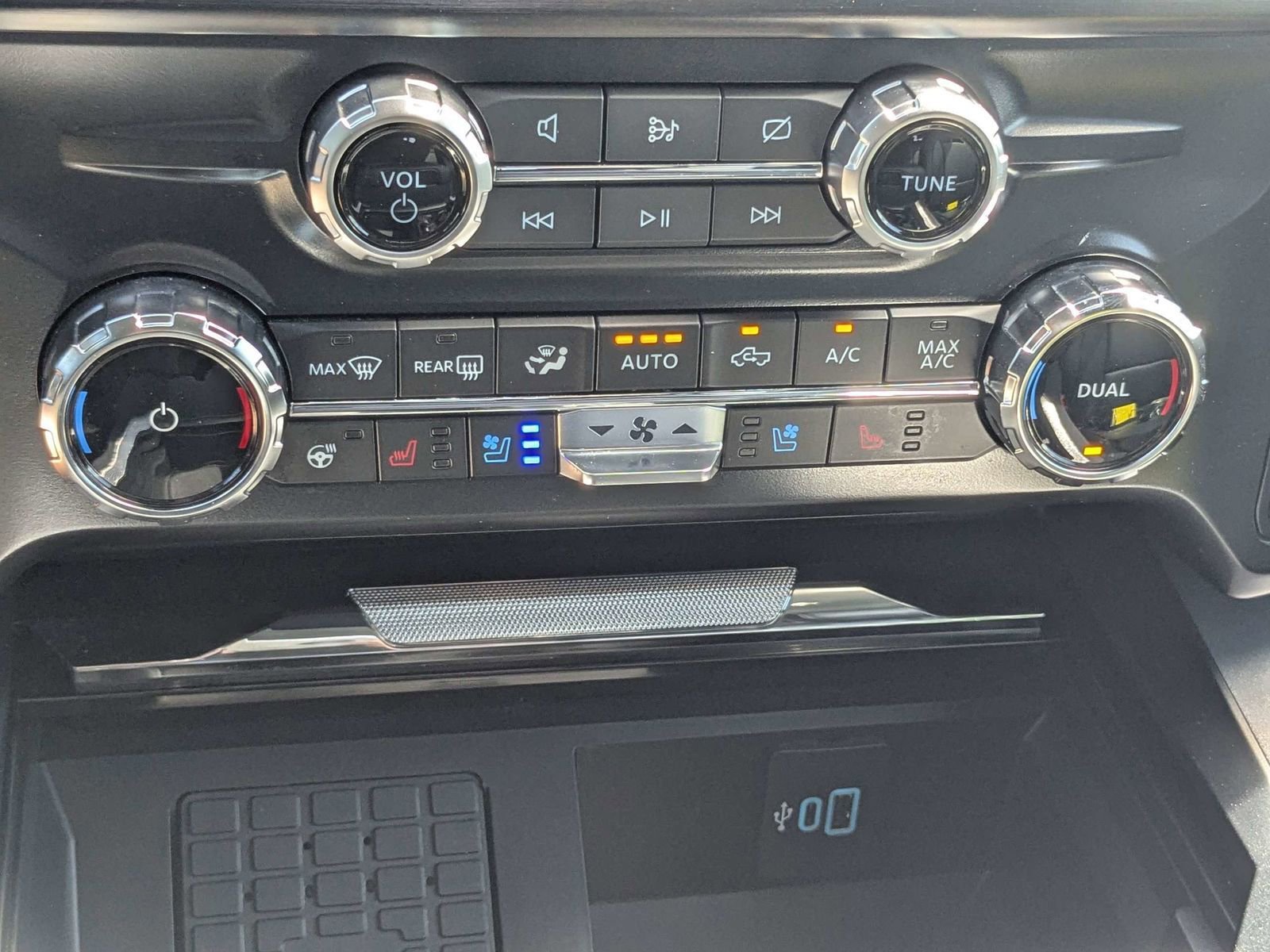 Used 2024 Ford F250 Lariat w/ Lariat Ultimate Package image 24