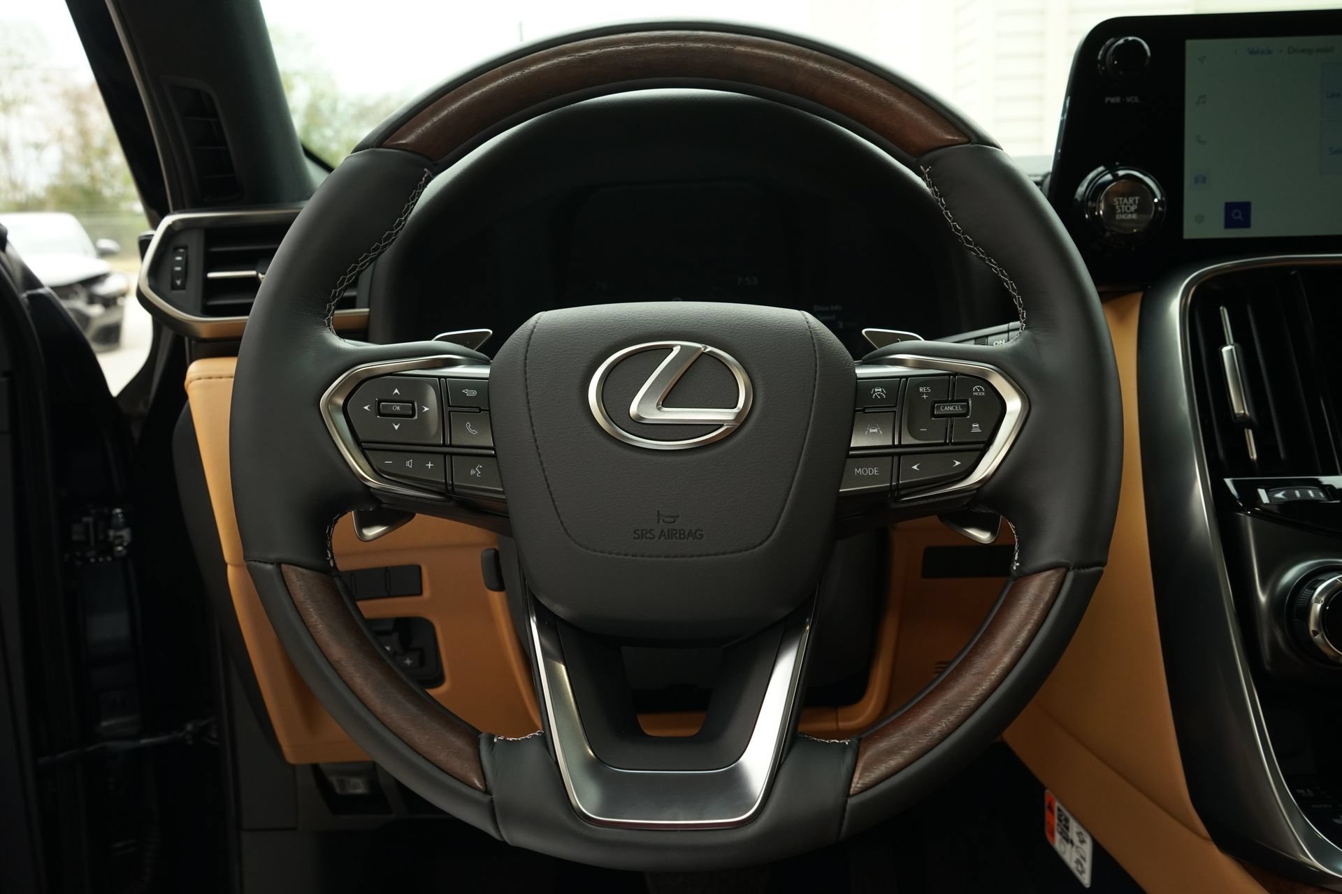Used 2026 Lexus LX 600 4WD w/ Luxury Package image 12