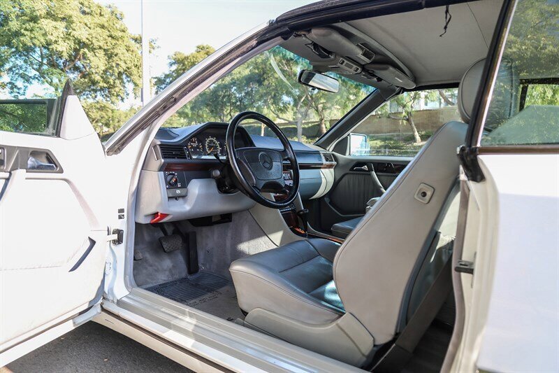Used 1995 Mercedes-Benz E 320 Convertible image 44