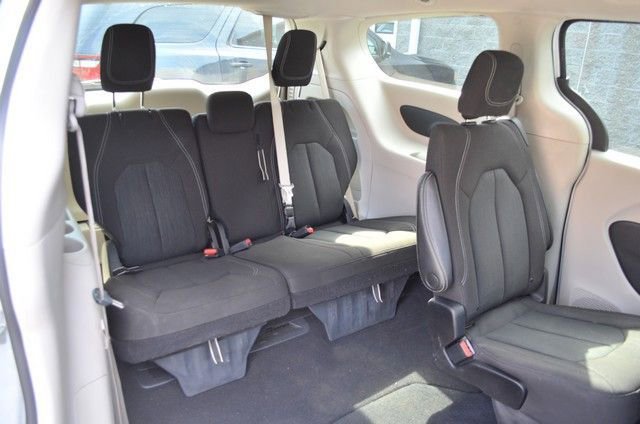 Used 2023 Chrysler Voyager LX image 35