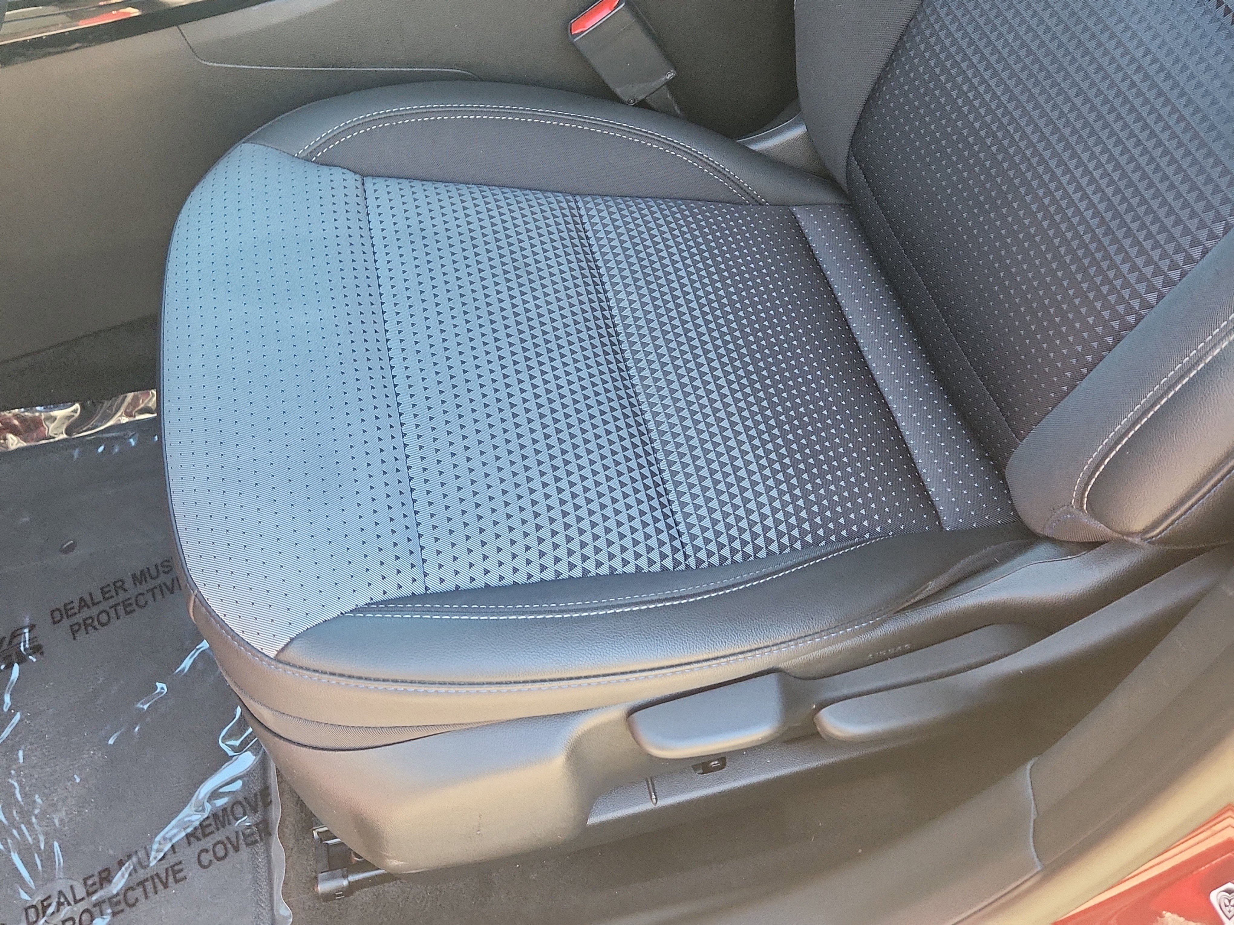 Used 2024 Chevrolet Trax LT w/ Sunroof Package image 7