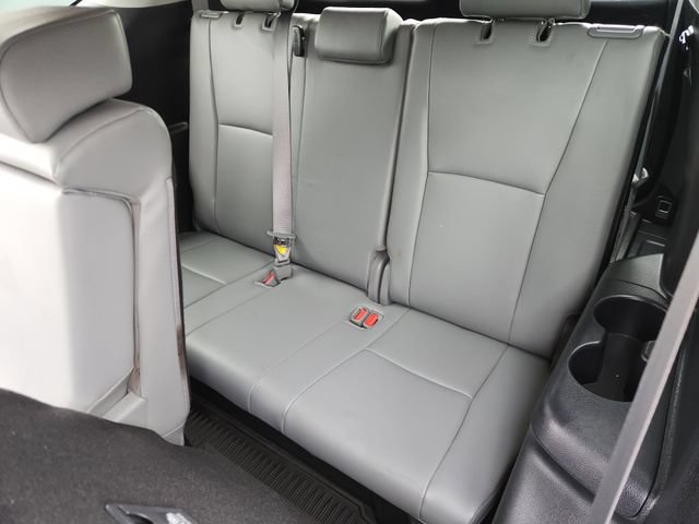 Used 2021 Toyota Highlander XLE AWD/4WD image 27