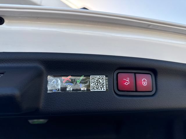 Used 2025 Mercedes-Benz C 300 4MATIC Sedan image 32