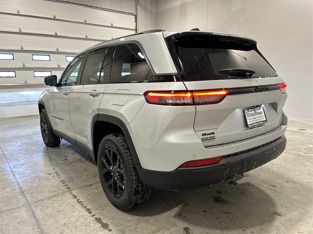 New 2026 Jeep Grand Cherokee Laredo image 8