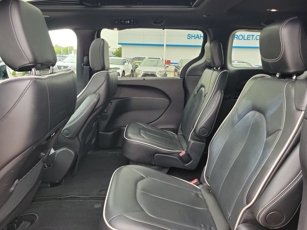 Used 2025 Chrysler Pacifica Limited FWD image 29