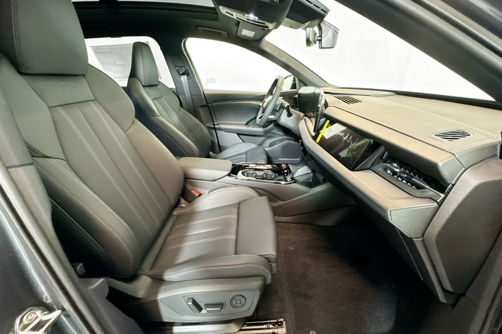 New 2027 Audi SQ6 e-tron Premium Plus AWD/4WD image 25