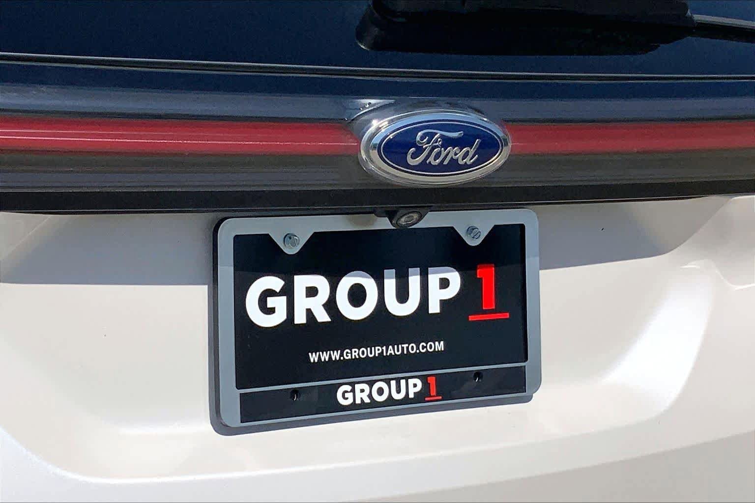 Used 2016 Ford Edge Titanium w/ Equipment Group 302A AWD/4WD image 31