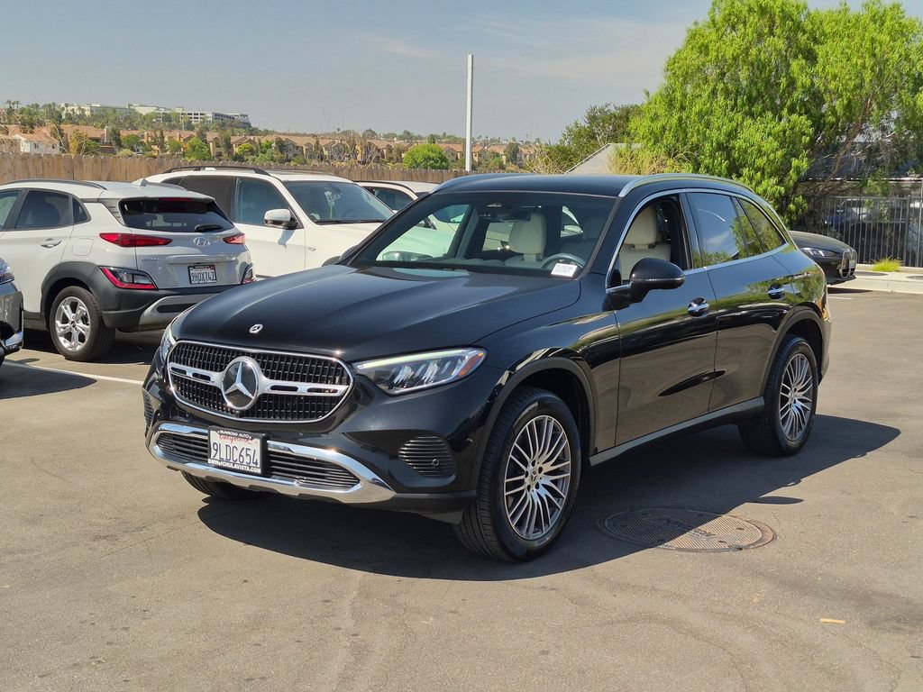 Used 2024 Mercedes-Benz GLC 300 4MATIC image 2